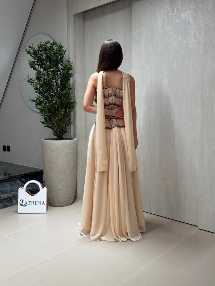 Evening gown beige with luxurious embroidery multicolored with shawl elegant
