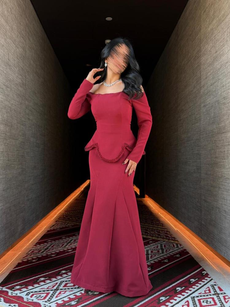 A luxurious evening dress in burgundy red.