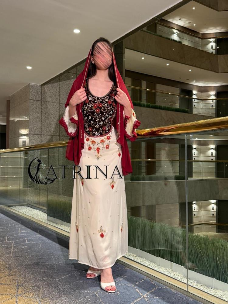 Luxury thobe with elegant hand embroidery