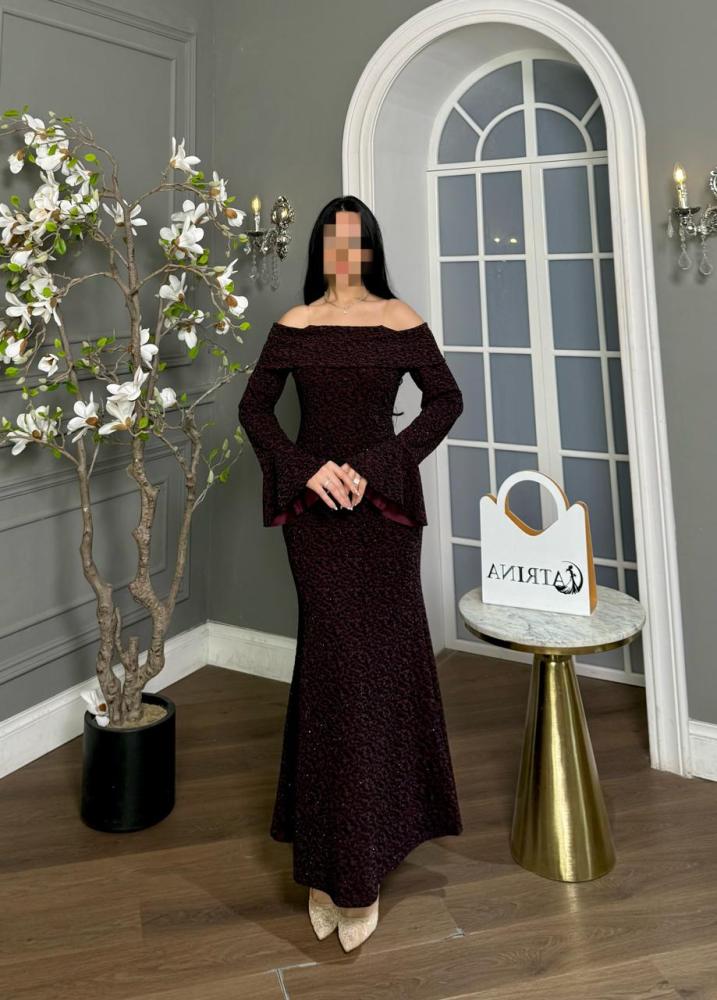 Burgundy dress off shoulder with a touch of luxury