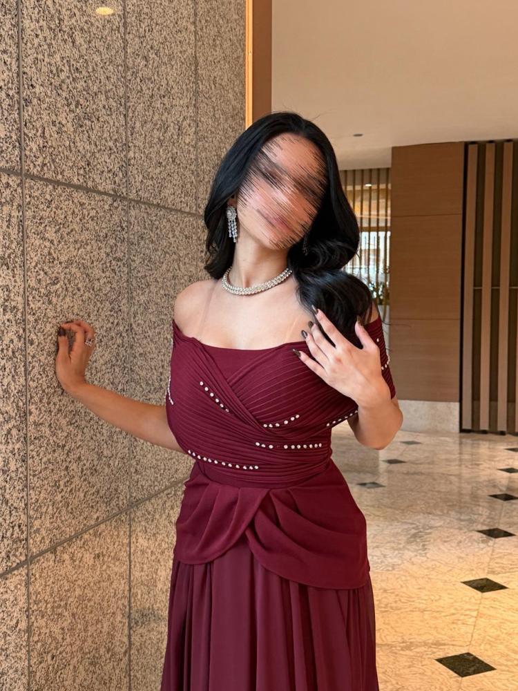 Maroon off-shoulder dress decorated with shiny rhinestones
