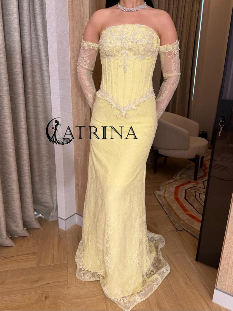 Yellow pastel evening dress with lace details and luxurious corset