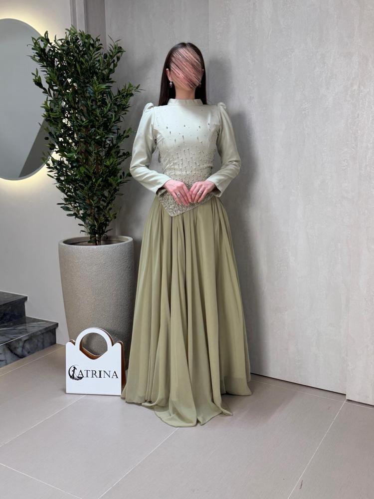 Light khaki evening dress with pearl embroidery and royal style