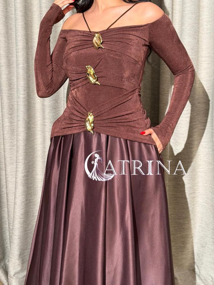 A brown evening dress with an off-shoulder design and elegant metallic details