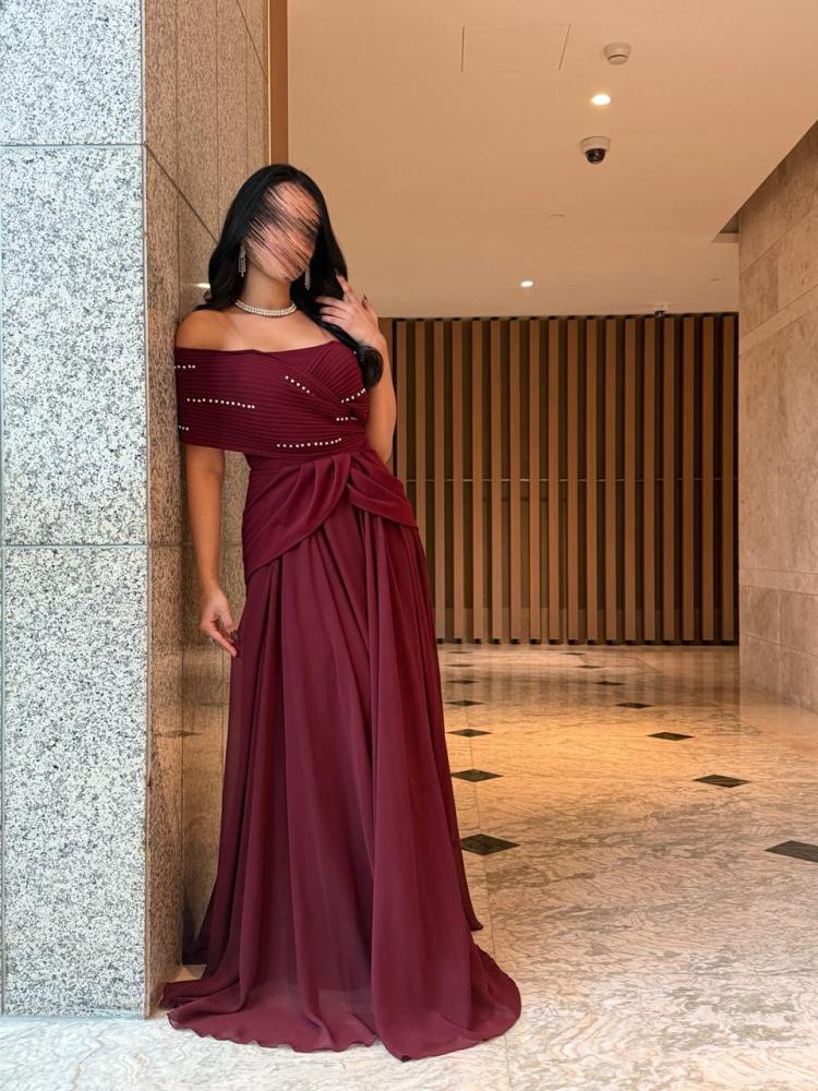Maroon off-shoulder dress decorated with shiny rhinestones