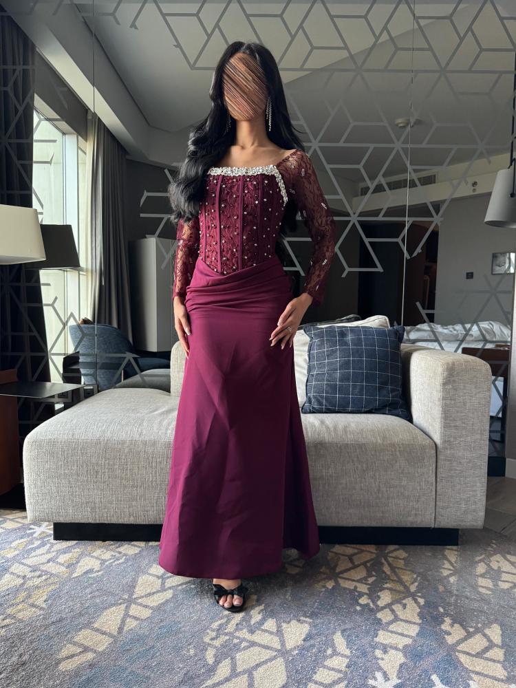 Elegant evening dress in luxurious maroon color