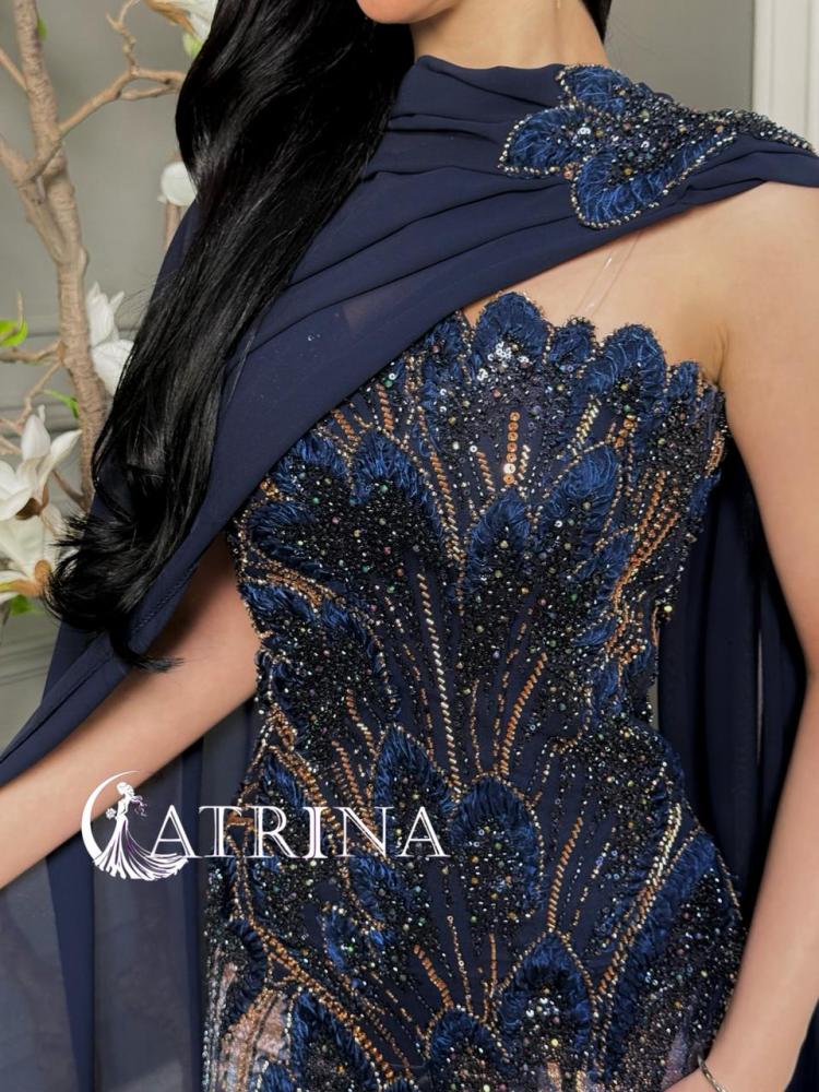 Luxurious evening dress embroidered with the shawl