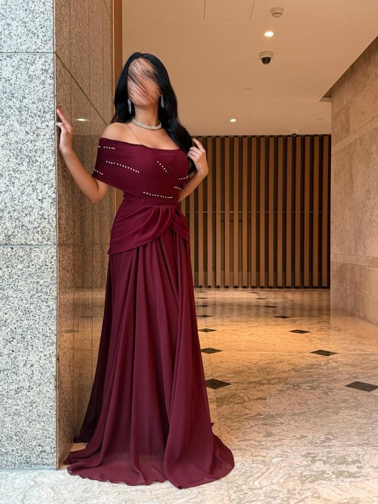 Maroon off-shoulder dress decorated with shiny rhinestones