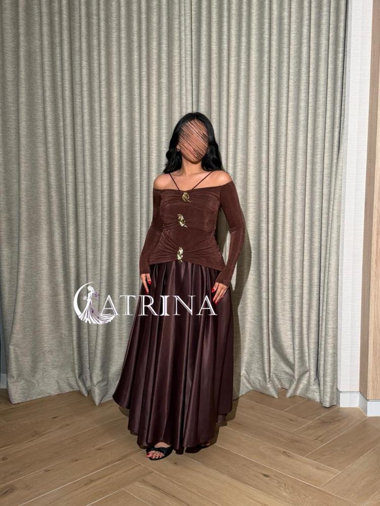A brown evening dress with an off-shoulder design and elegant metallic details