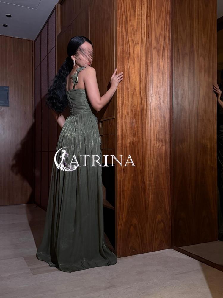 Evening dress with draped design and luxurious embroidery