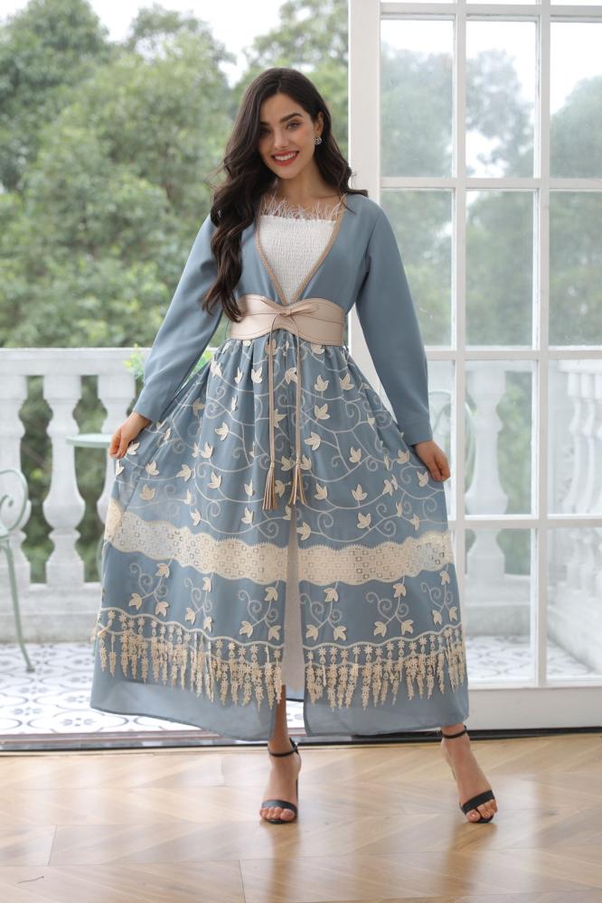 Two-piece thobe decorated with elegant embroidery.