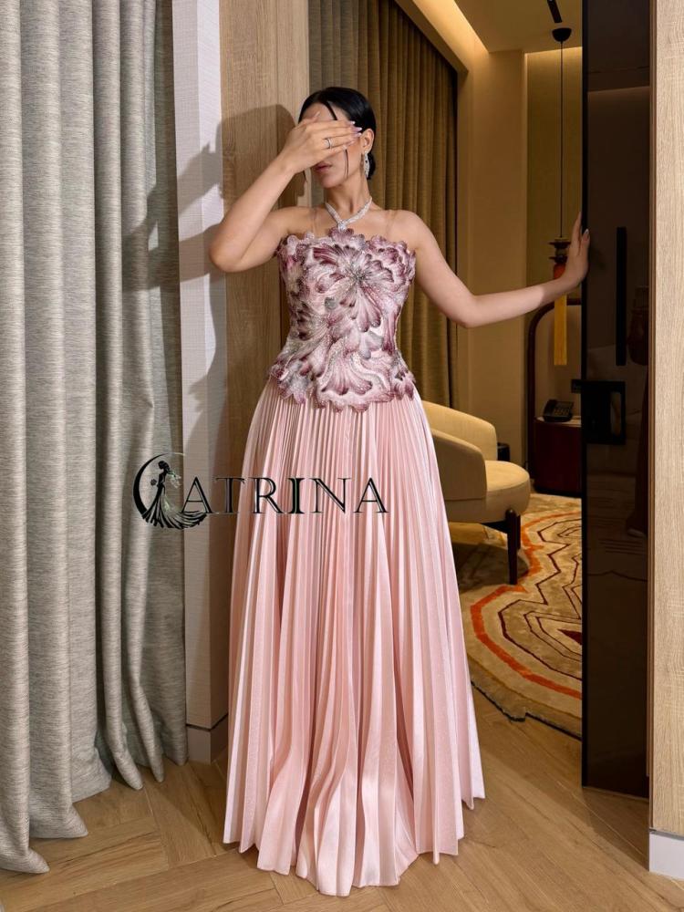 Luxury evening dress with artistic details and 3D embroidery
