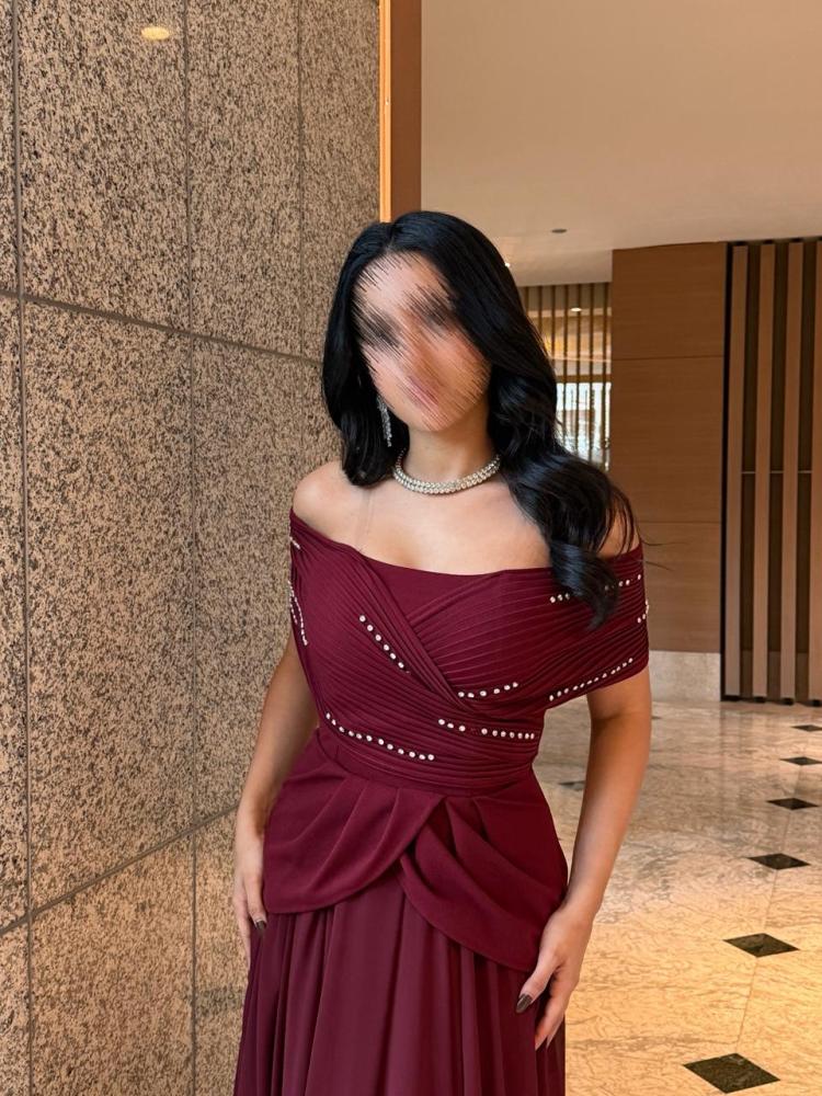 Maroon off-shoulder dress decorated with shiny rhinestones