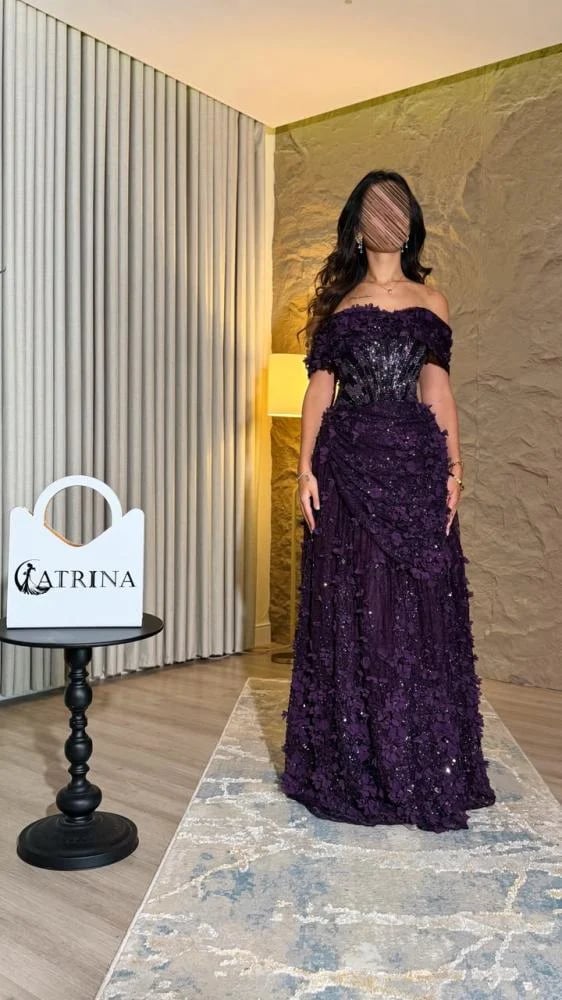 فستان سهرة بنفسجي بتطريز ورود ثلاثية الأبعاد وكورسيه مرصع بالترتر