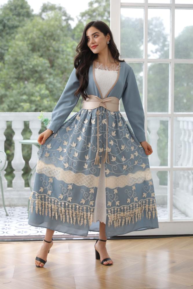 Two-piece thobe decorated with elegant embroidery.