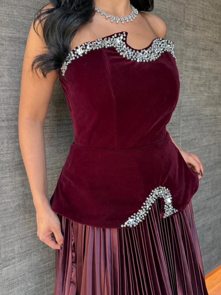 Luxurious evening dress, the ruby luxury with sparkling crystal details