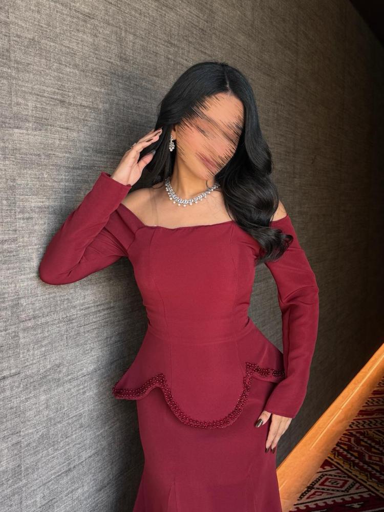 A luxurious evening dress in burgundy red.