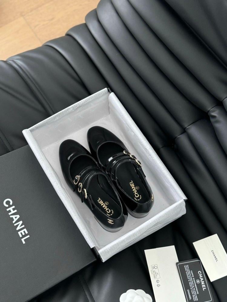 حذاء ماري جين "شانيل" (Chanel) كلاسيكي