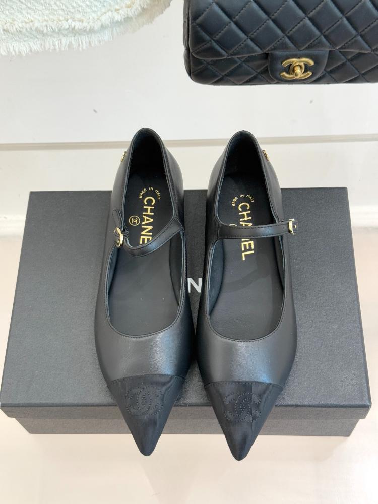 حذاء ماري جين شانيل (Chanel) مجموعة "25K"