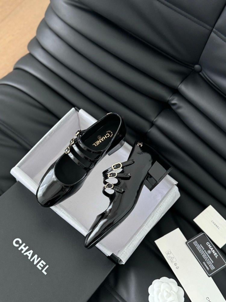 حذاء ماري جين "شانيل" (Chanel) كلاسيكي
