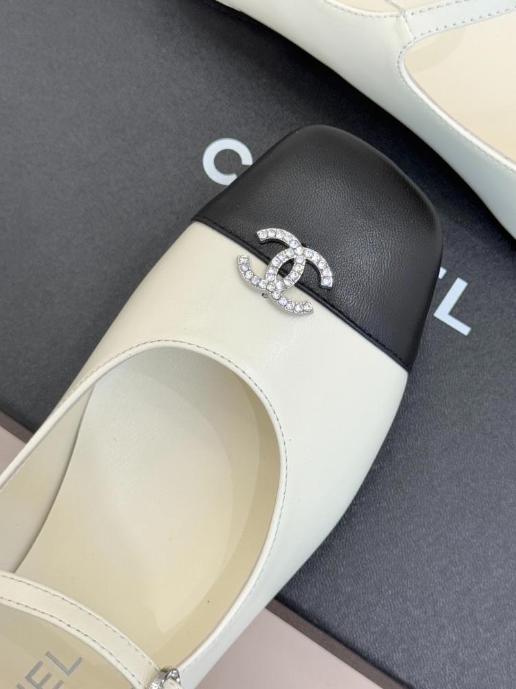 حذاء ماري جين "شانيل" (Chanel) فلات