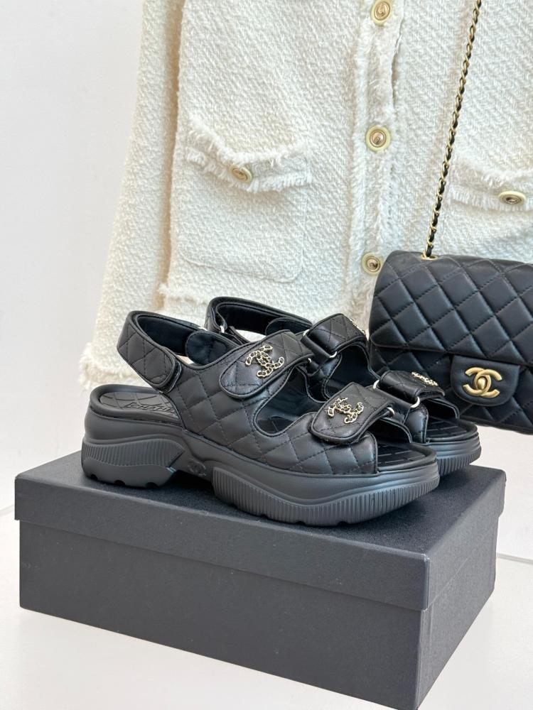 صندل شانيل (Chanel) "25K" بلاتفورم للشاطئ