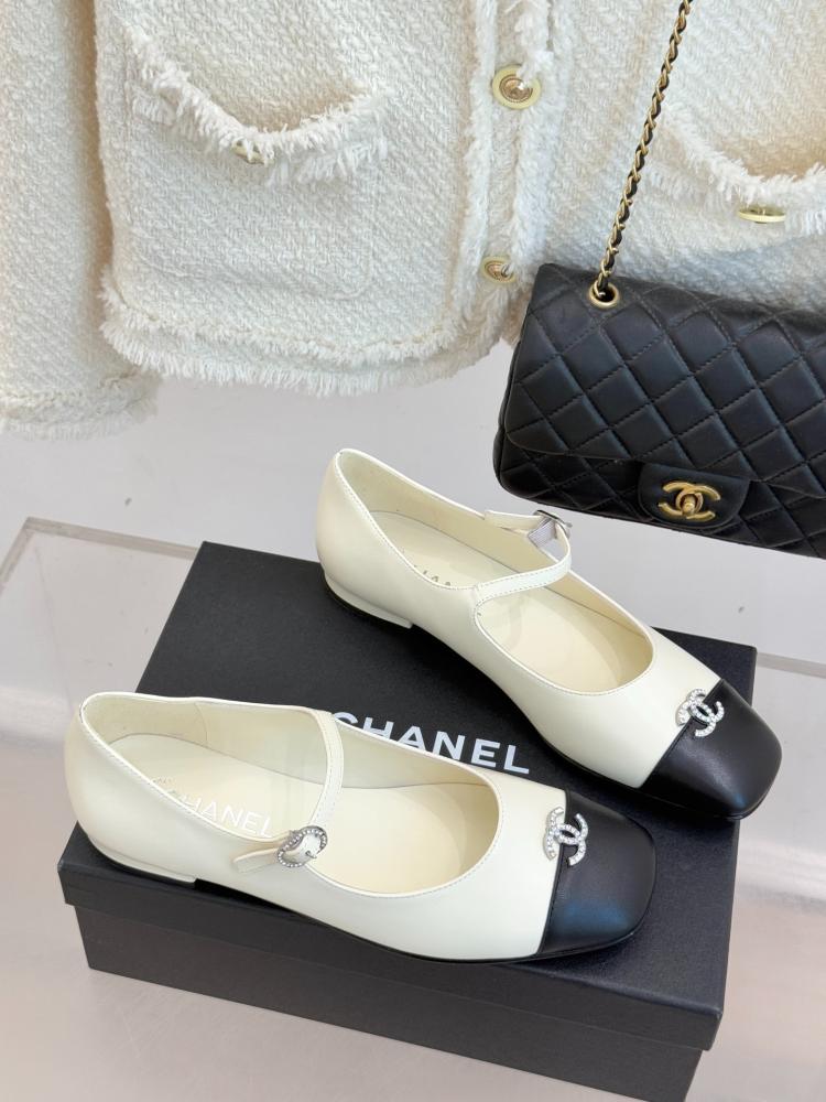 حذاء ماري جين "شانيل" (Chanel) فلات