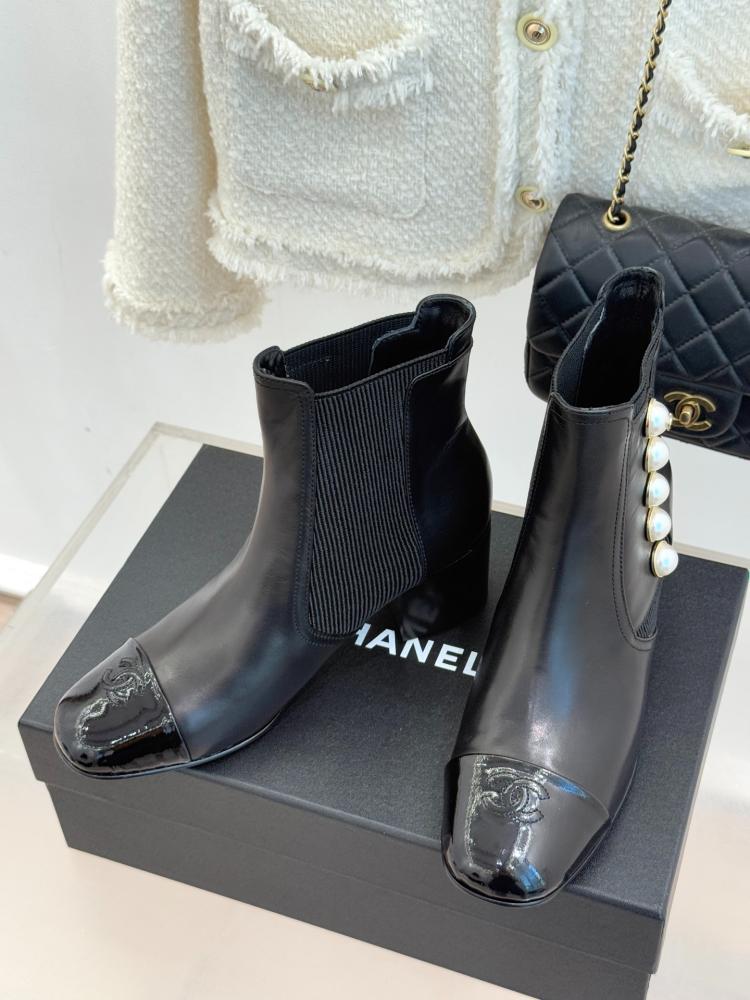 بوت تشيلسي شانيل (Chanel) كعب عريض