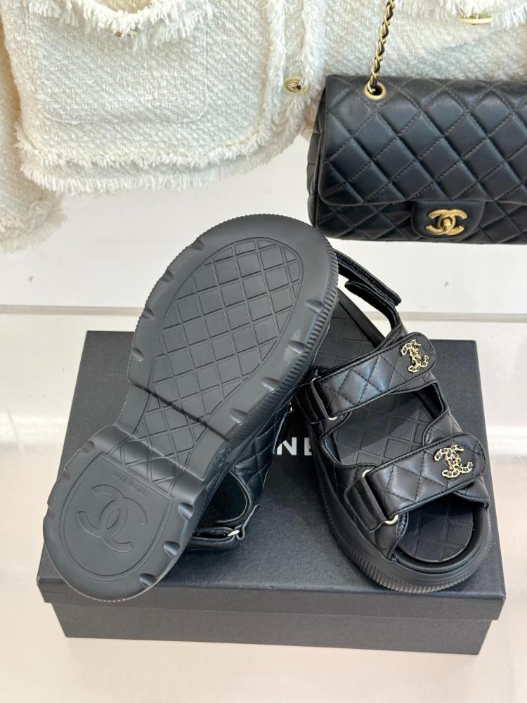 صندل شانيل (Chanel) "25K" بلاتفورم للشاطئ