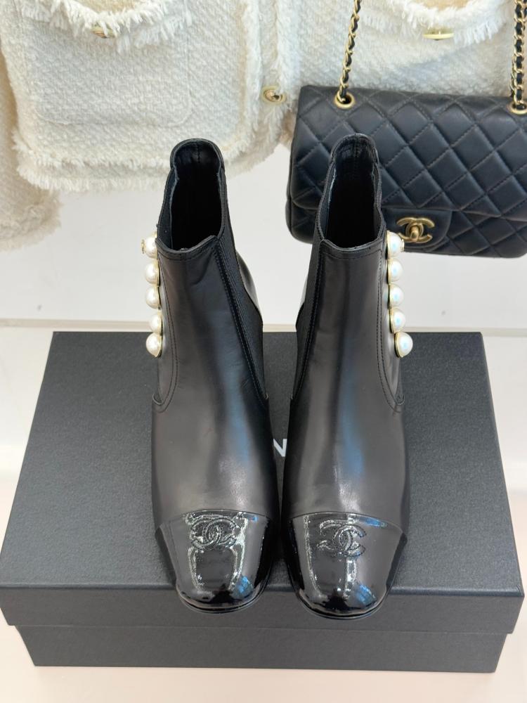 بوت تشيلسي شانيل (Chanel) كعب عريض