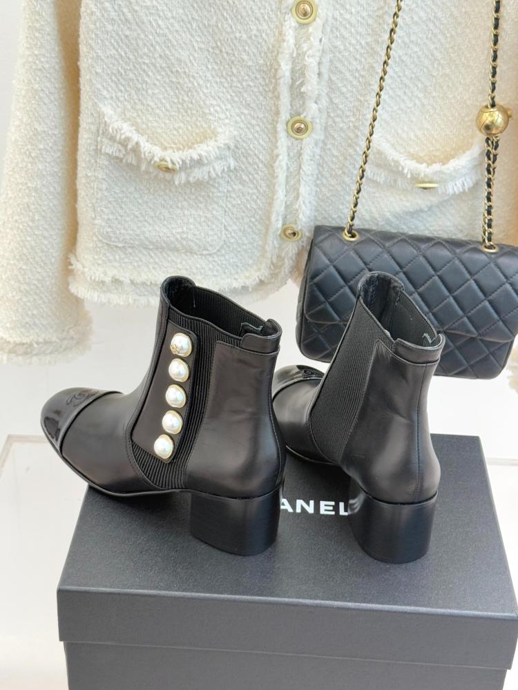 بوت تشيلسي شانيل (Chanel) كعب عريض