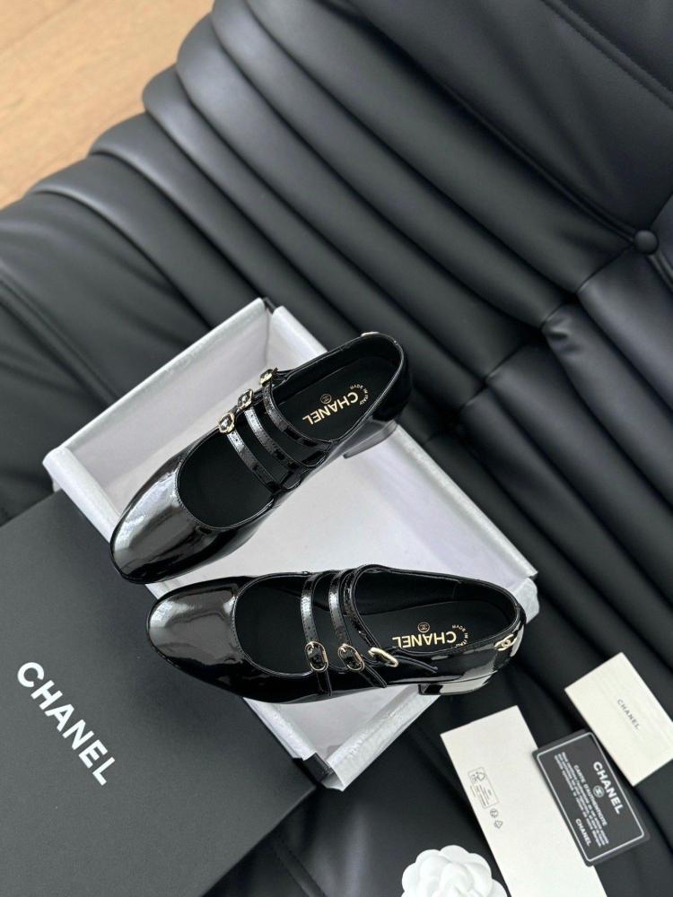 حذاء ماري جين "شانيل" (Chanel) كلاسيكي