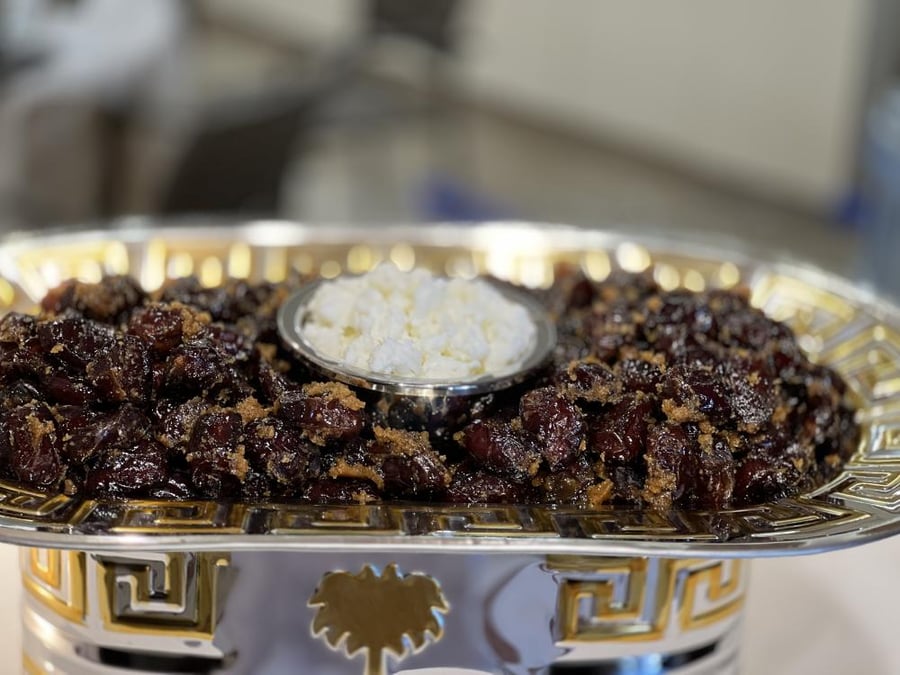 Sweet Rumaithiya dates tray with goat butter (for customers inside Hail only)