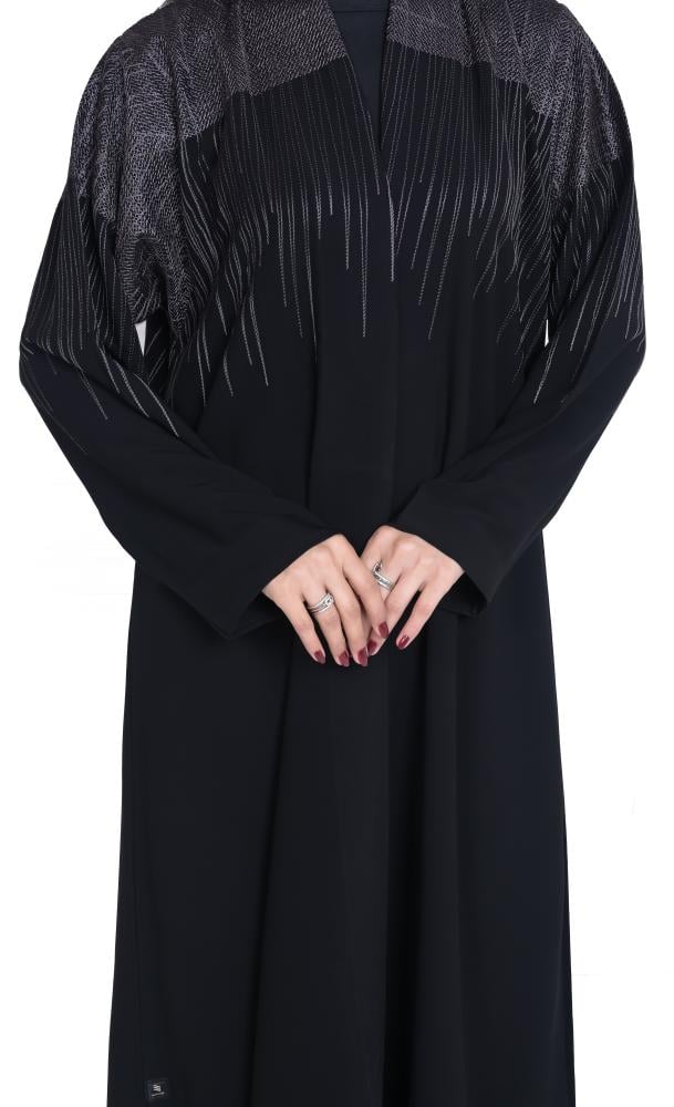 عباية لف مزينة بتطريز خيوط رصاصية أنيقة 1335919