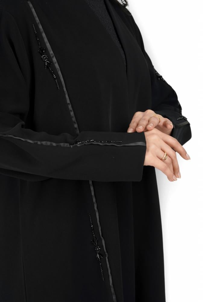 عباية لف بتطريز أنيق 1317501