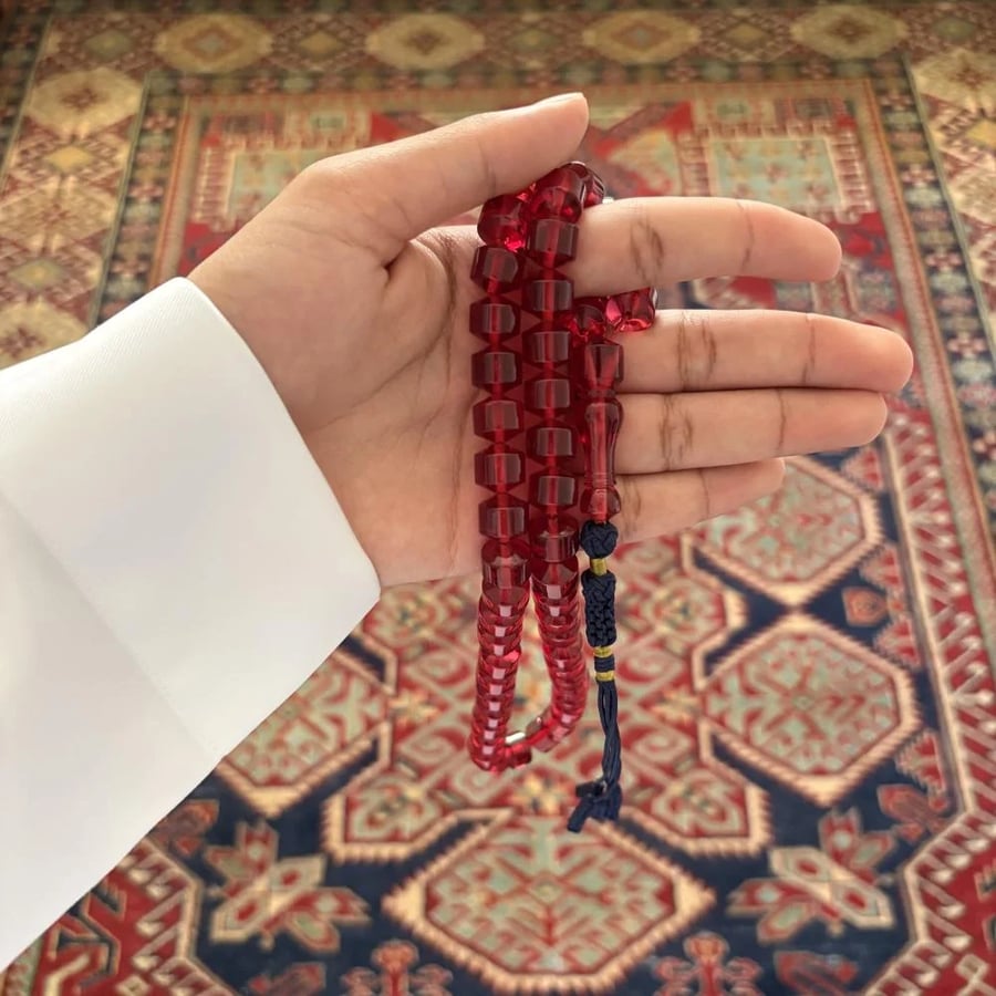 سبحة زعفراني فواح أحمر صندوقي شكة كحلي