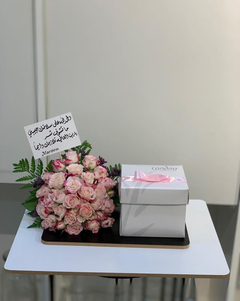 Kinda cake with roses