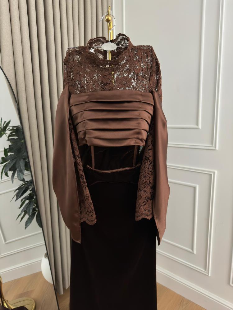 فستان سهرة مخمل بني بكاب دانتيل