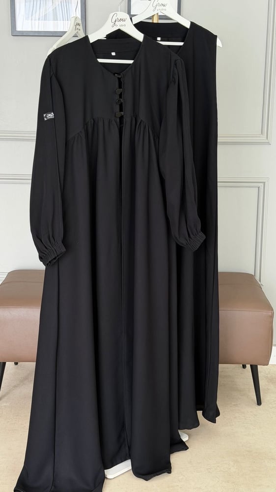 عباية مع فستان داخلي