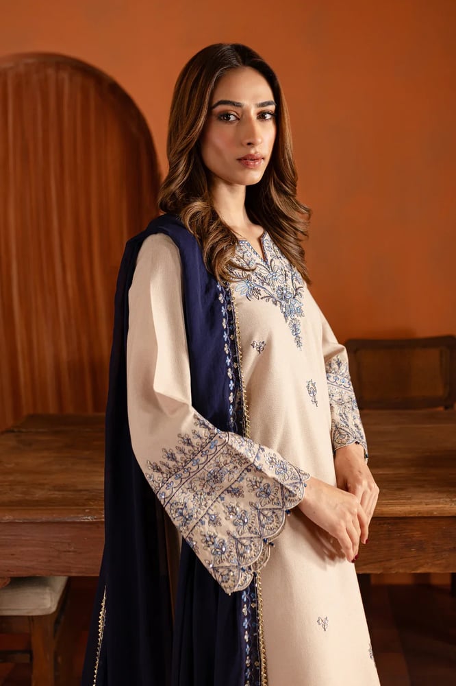 آيس بيرغ مطرّز (طقم من ثلاث قطع)