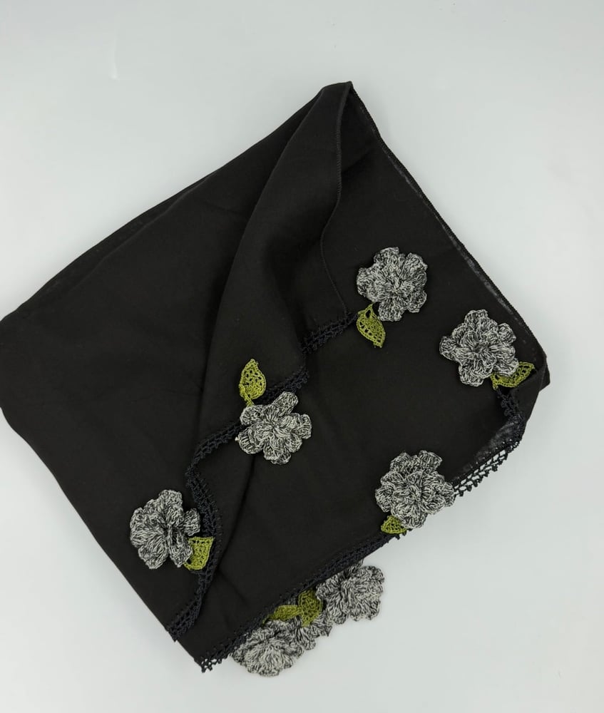 Black headscarf with gray border