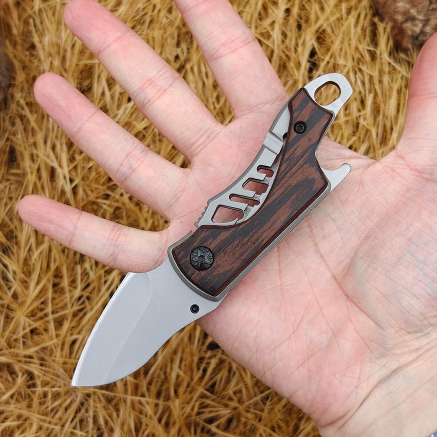 Brochure of the structure folded with a natural wooden handle