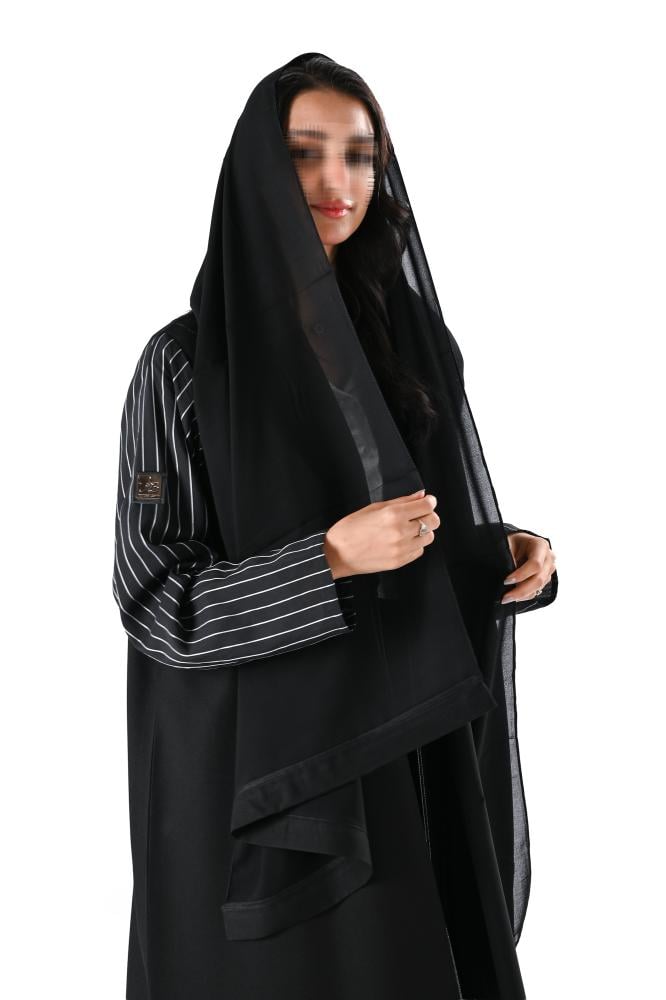 عباية كريب بقماش مقلم اسود