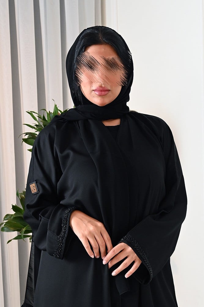 عباية كريب صالونا بتطريز يدوي