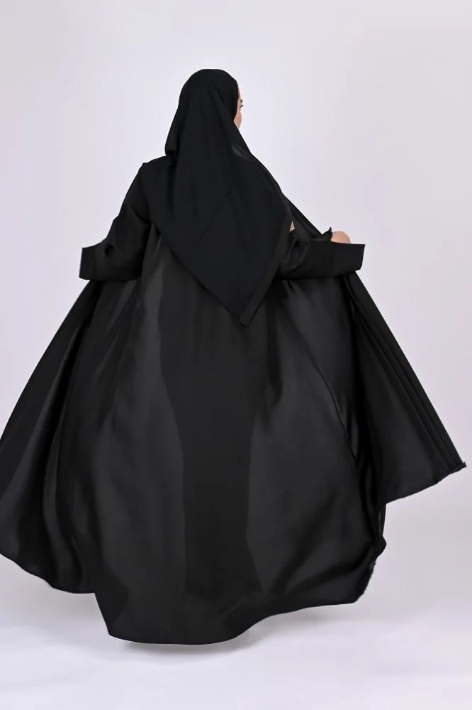 عباية كريب بكسرات من الامام