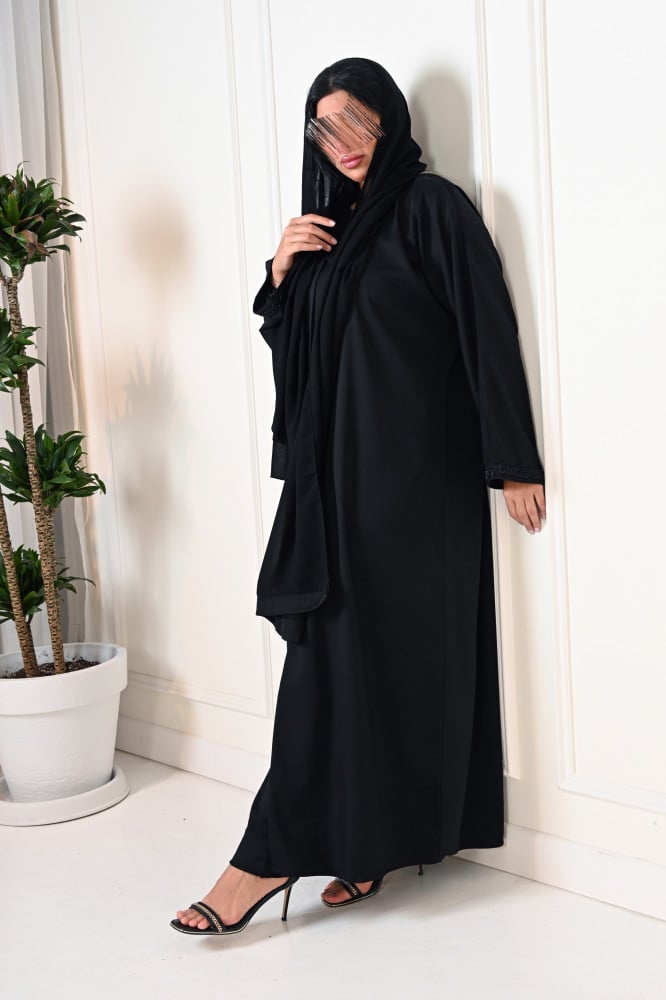 عباية كريب صالونا بتطريز يدوي
