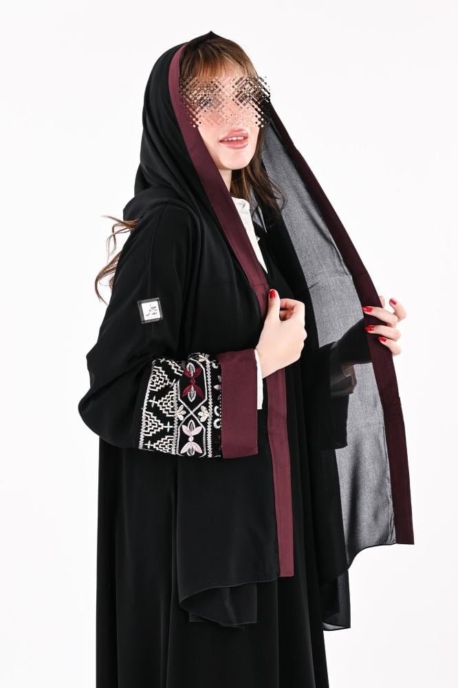 عباية كريب بتطريز ملون
