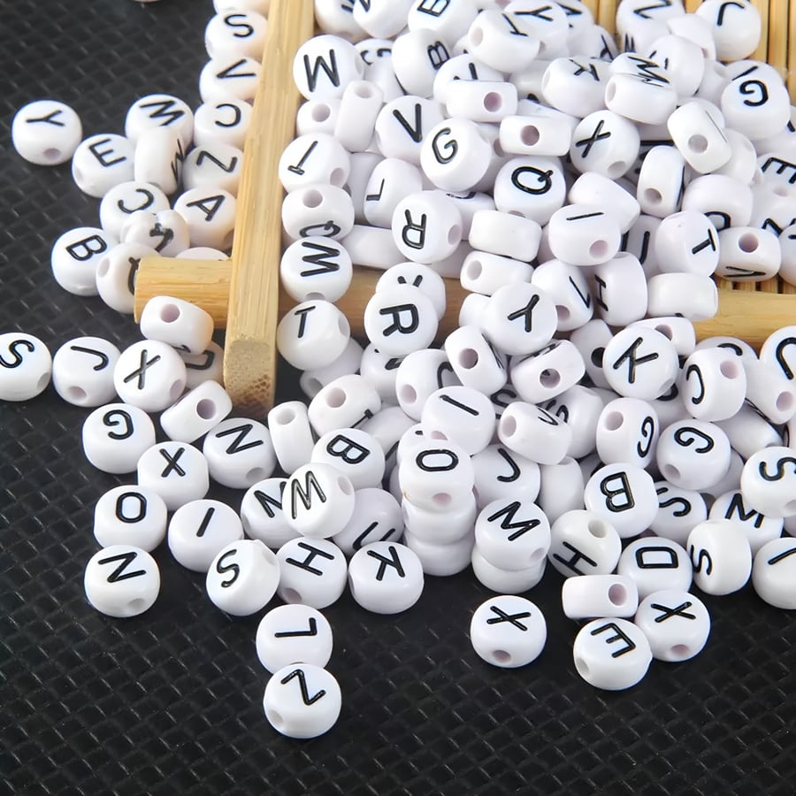 خرز حروف أبيض مدور 6mm