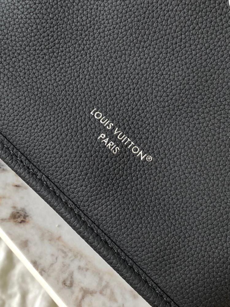 حقيبة لويس فيتون Neverfull Bandouliere Inside Out BB