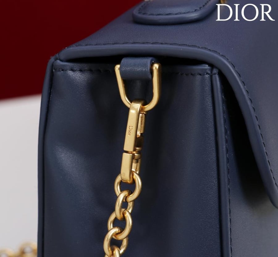 حقيبة ديور ميداليون